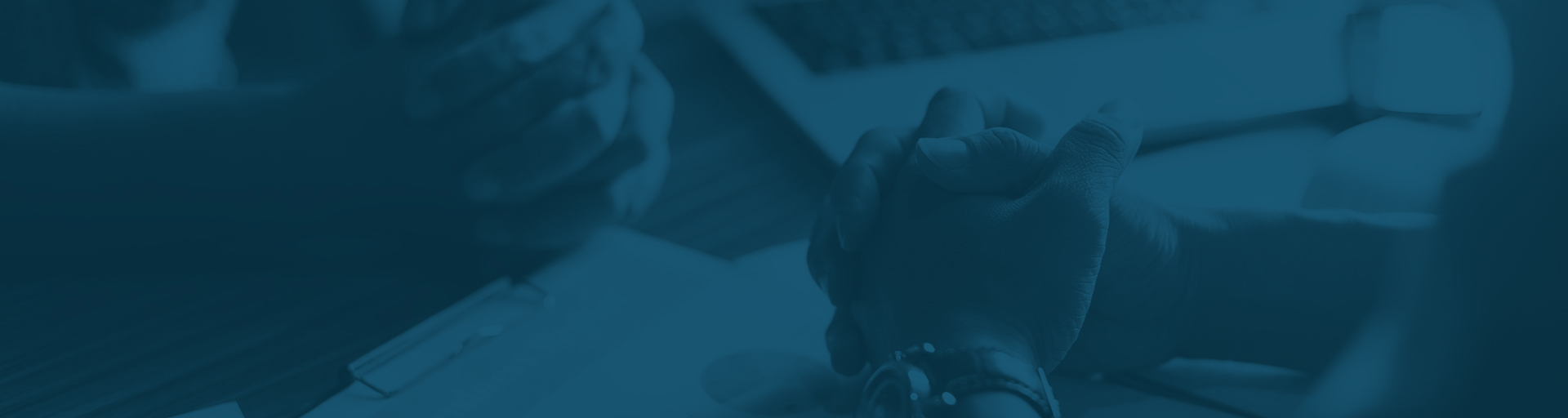 2 Personen sprechen miteinander